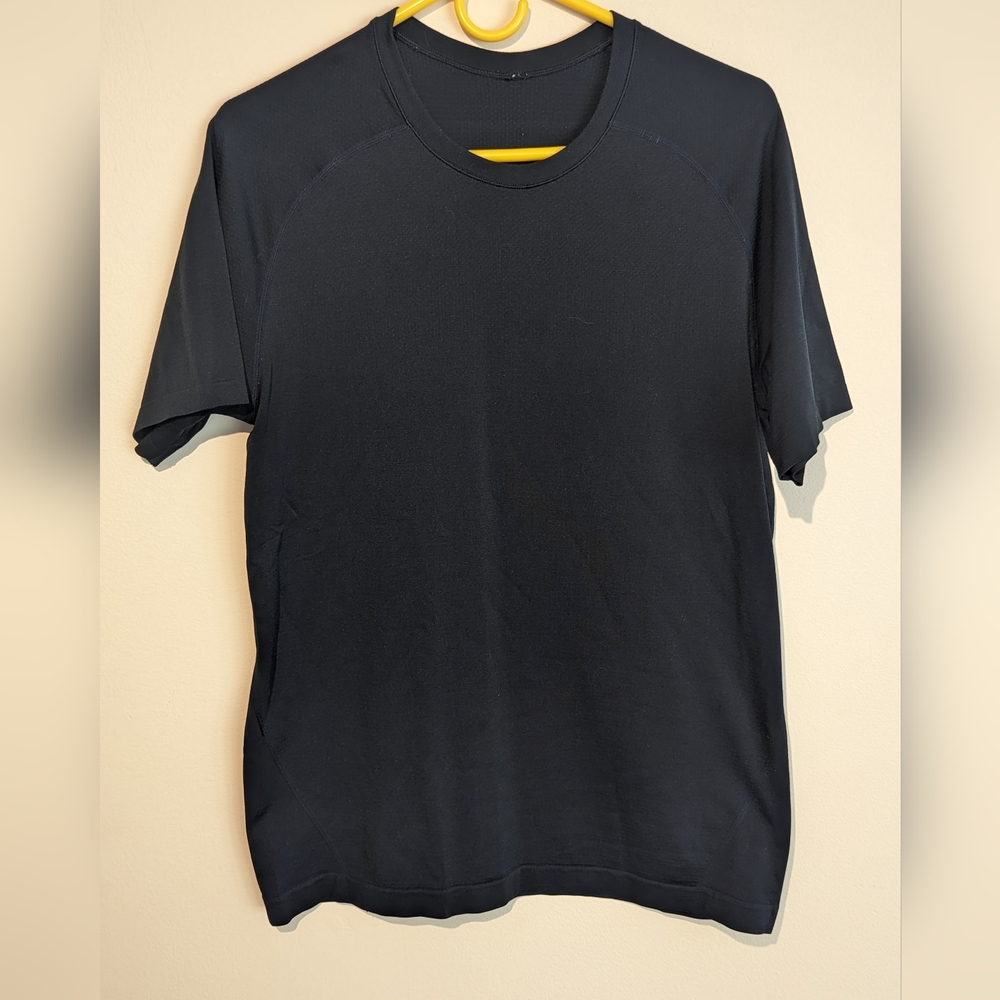 Mens Lululemon active tee